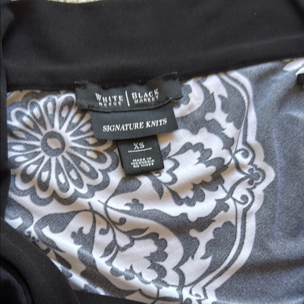 White Horse Black Market Elegant Black and White Women's Top - Picture 8 of 9